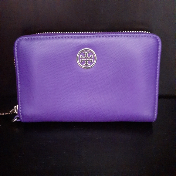 Tory Burch Handbags - Tory Burch Purple Robinson Wristlet Wallet